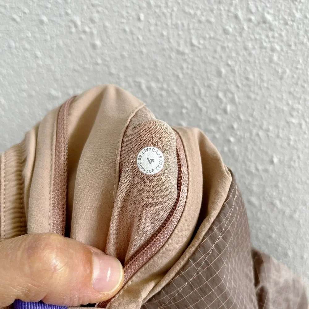 LULULEMON Multi-Pocket Cargo High-Rise Hiking Short 5